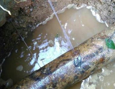 成安楼顶渗水维修公司分享下地暖漏水的原因及检测方法。